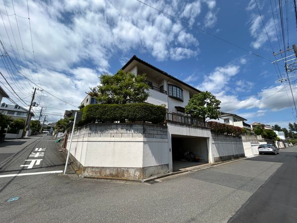 前面道路含む外観
