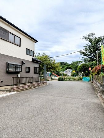 前面道路含む外観