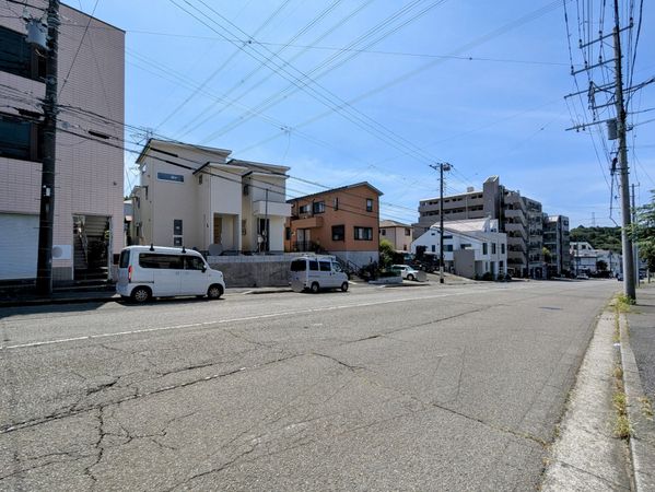 前面道路含む外観