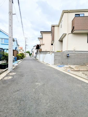保土ケ谷区境木本町 新築戸建 前面道路含む外観 保土ケ谷区境木本町 新築戸建 前面道路含む外観