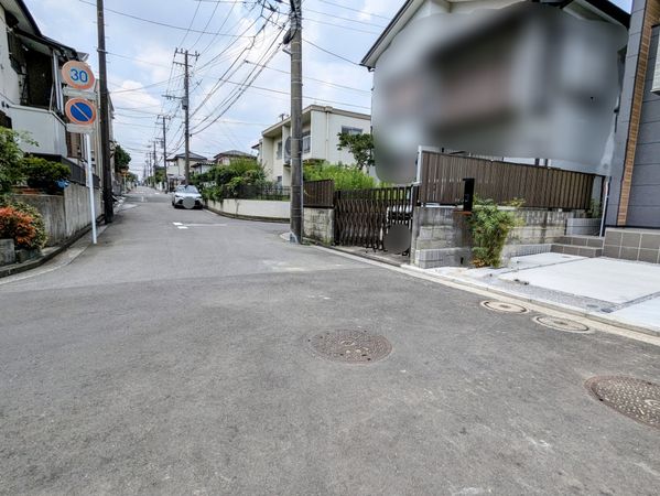 前面道路含む外観
