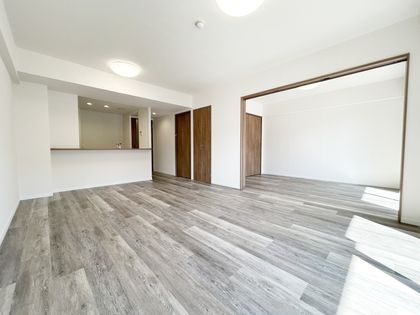 エルフィーノ横浜・市沢の丘 リビング エルフィーノ横浜・市沢の丘 リビング