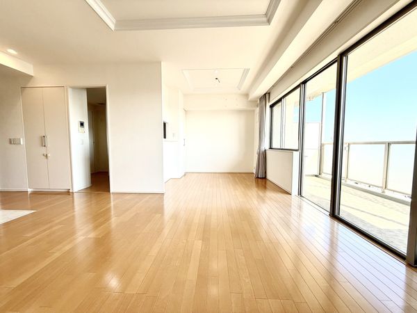 グランドメゾン東戸塚 2番館 リビング グランドメゾン東戸塚 2番館 リビング