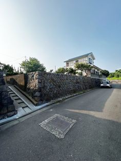 逗子市小坪4丁目 前面道路含む外観