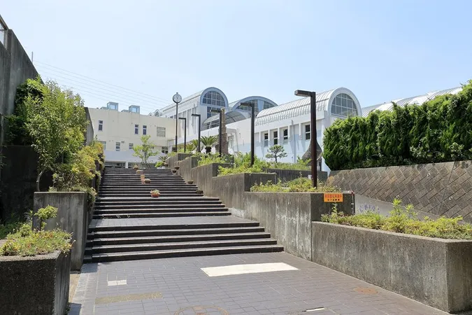 徒歩19分。学校教育目標は「個・心・力」です。HPにて、学校だよりがご覧いただけます。