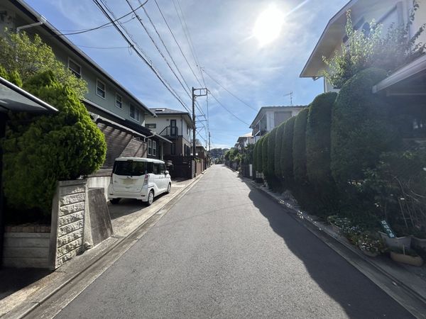 逗子市久木8丁目 土地 前面道路含む外観