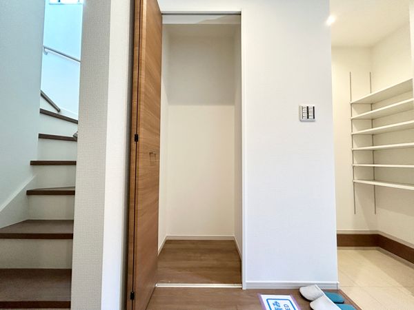 三浦郡葉山町長柄(新築戸建)4号棟 玄関 三浦郡葉山町長柄(新築戸建)4号棟 玄関