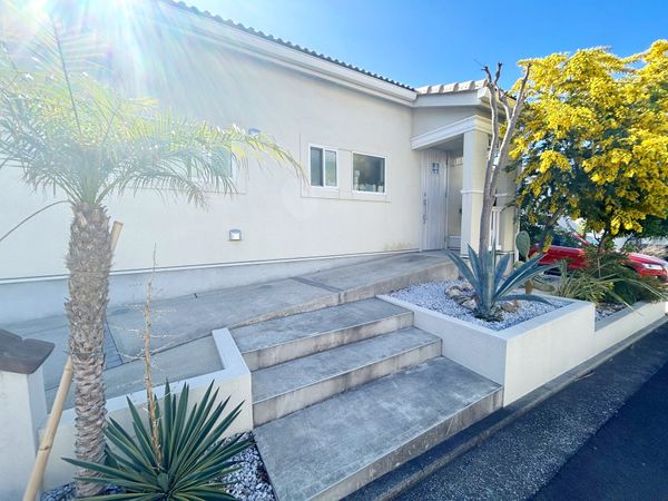 佐島の丘1丁目 玄関