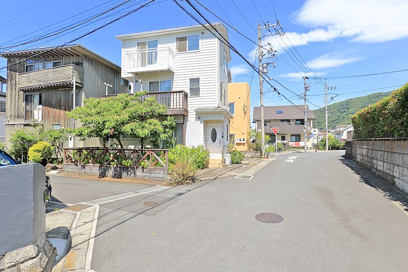前面道路含む外観