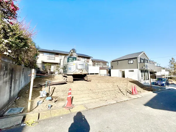 【土地写真】バス停からは徒歩約5分の距離。辻堂駅までのバス便も豊富でです。