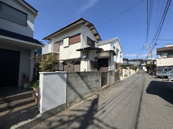 茅ヶ崎市浜竹4丁目 前面道路含む外観