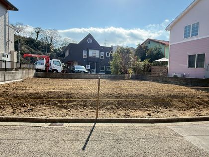 藤沢市片瀬1丁目 前面道路含む外観