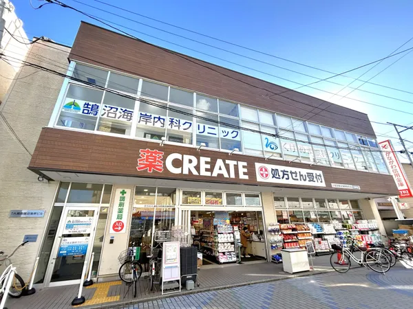 徒歩5分。2階には鵠沼海岸内科クリニック・くげぬま眼科クリニックが入居しています