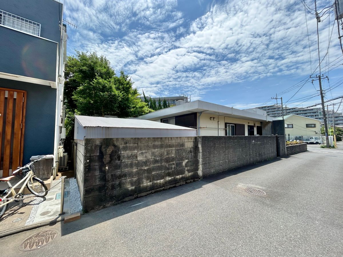 前面道路含む外観