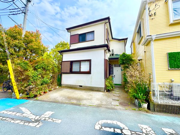 藤沢市辻堂神台2丁目 前面道路含む外観 藤沢市辻堂神台2丁目 前面道路含む外観