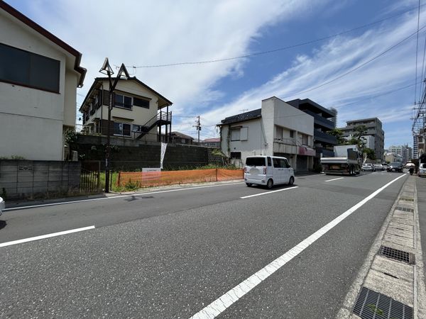 前面道路含む外観