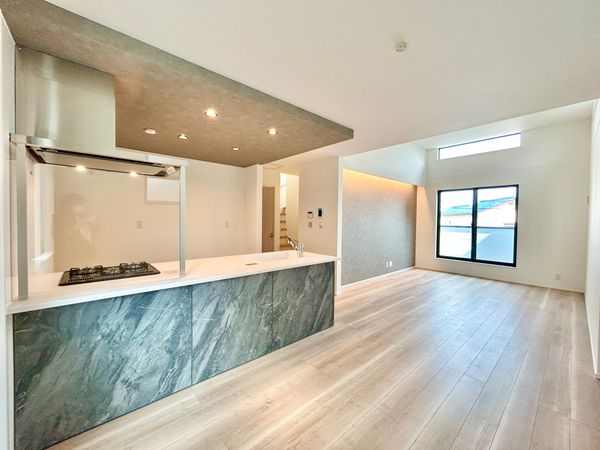 藤沢市城南5丁目 新築戸建13号棟 リビング