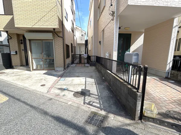 土地面積１０１．５２平米、建物面積８０．１４平米、３ＬＤＫのリフォーム中古戸建です。