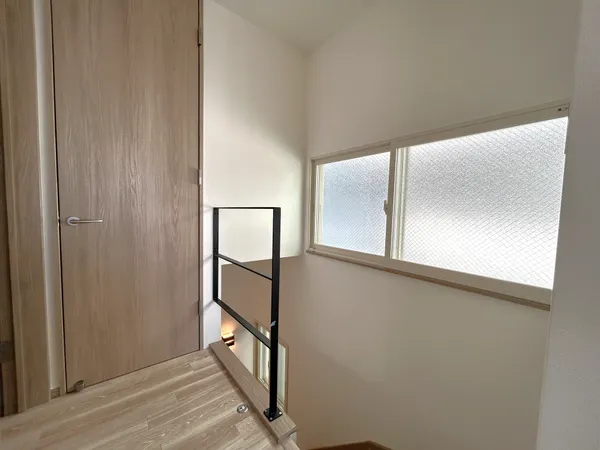 【２F階段ホール】