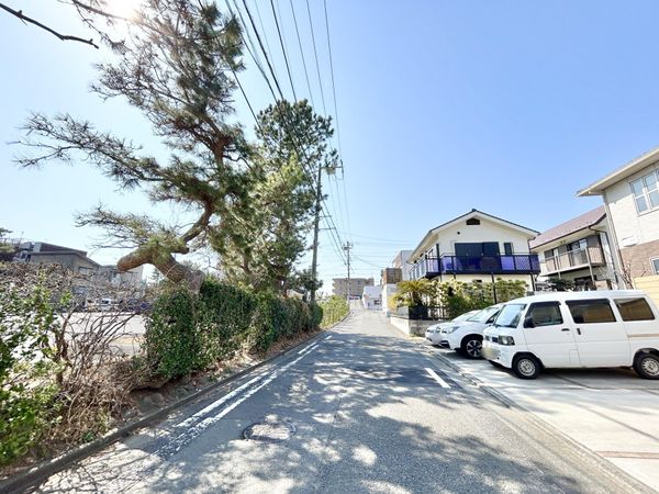 藤沢市辻堂東海岸4丁目(新築戸建)3号棟 前面道路含む外観