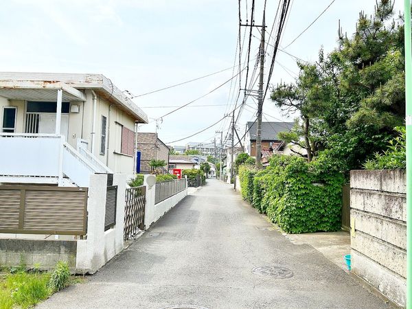 前面道路含む外観