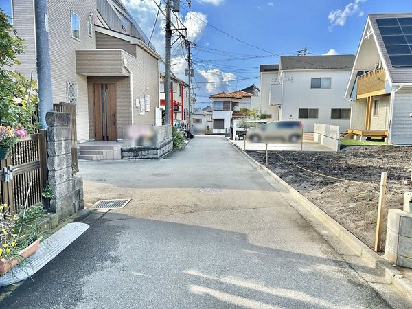 前面道路含む外観