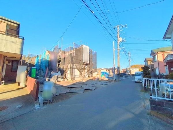 前面道路含む外観