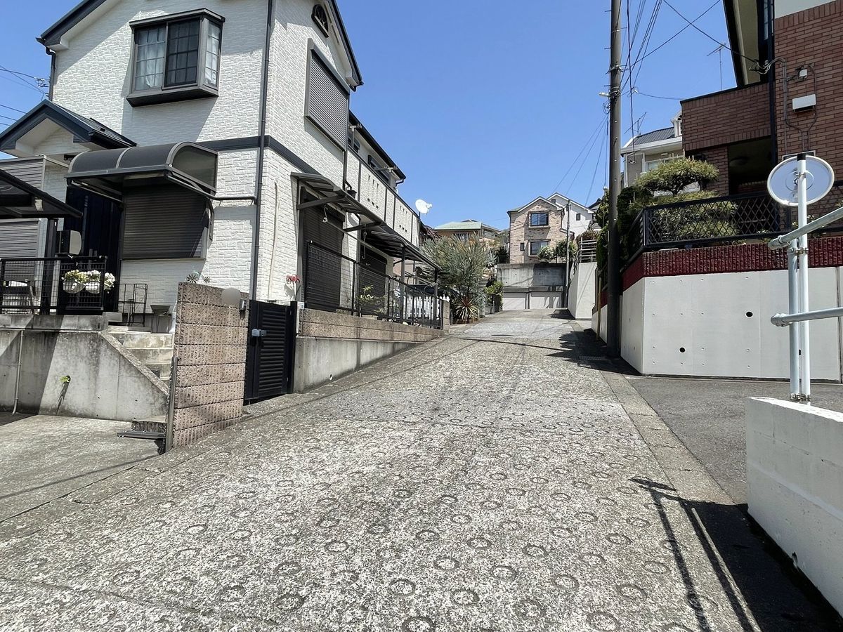 前面道路含む外観
