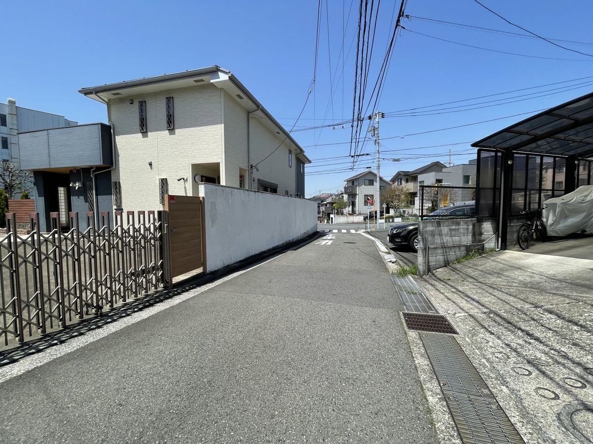 前面道路含む外観