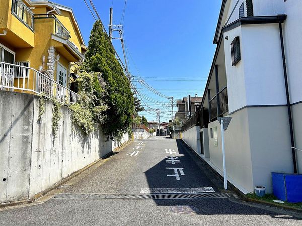 藤沢市下土棚 戸建 前面道路含む外観 藤沢市下土棚 戸建 前面道路含む外観