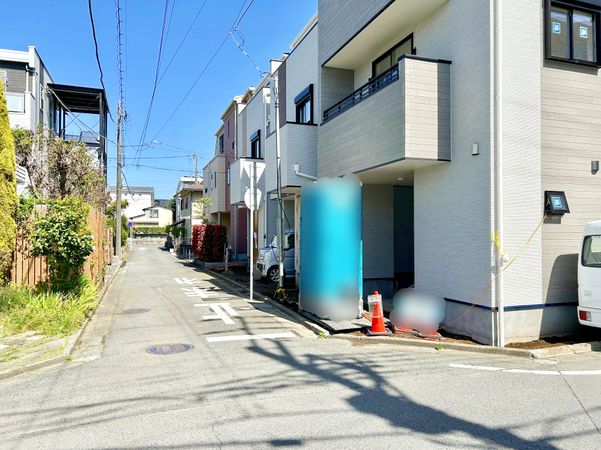 藤沢市湘南台5丁目 新築1号棟 前面道路含む外観 藤沢市湘南台5丁目 新築1号棟 前面道路含む外観