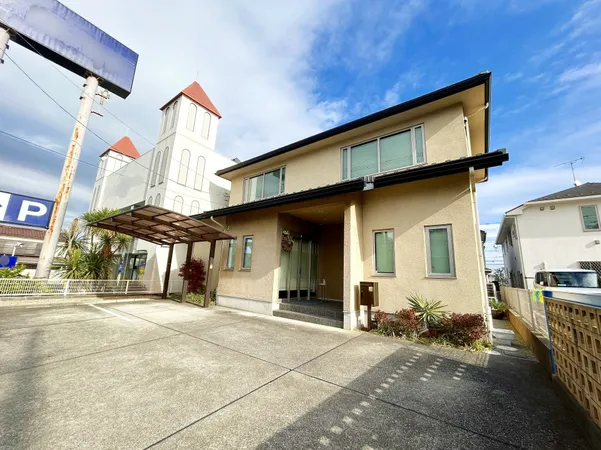 三井ホーム施工の2×6工法で建築された住まい。厚みのある壁が生む高断熱・高耐震性能で、四季を通じて快適さを実現します。