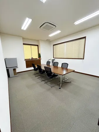 約17.9帖の応接室は社長室に隣接し、重要な商談や来客対応をスムーズに。