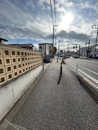国道467号線沿いの視認性の良い事務所のためアクセス良好で来客対応や営業拠点に適しています。
