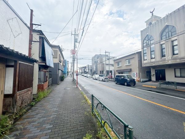 前面道路含む外観