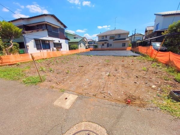 前面道路含む外観