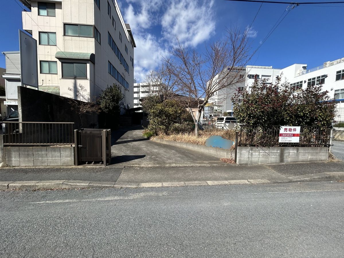 前面道路含む外観