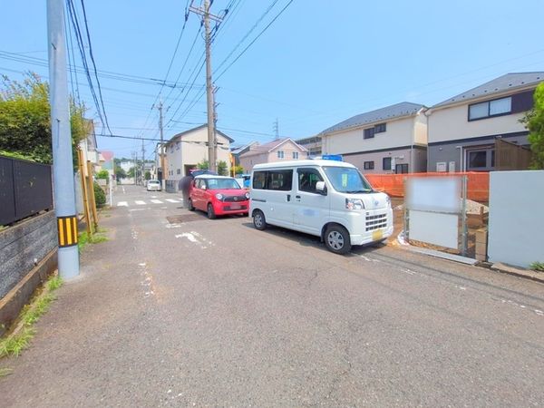 前面道路含む外観