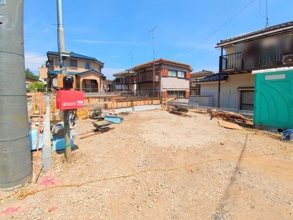 前面道路含む外観