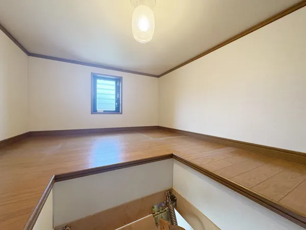 小屋裏収納・床下収納庫2箇所で収納豊富