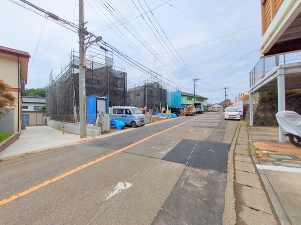前面道路含む外観