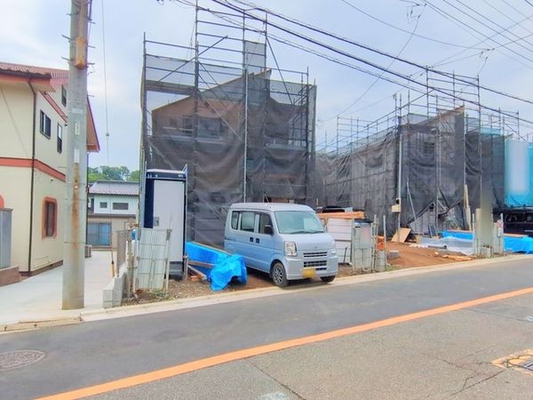 前面道路含む外観