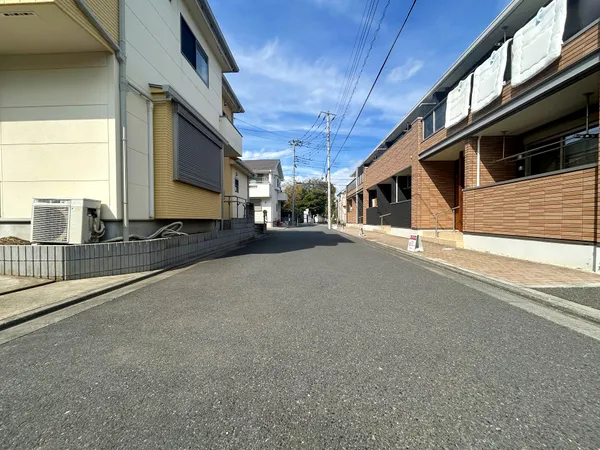前面道路含む外観
