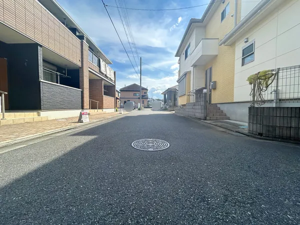 前面道路含む外観