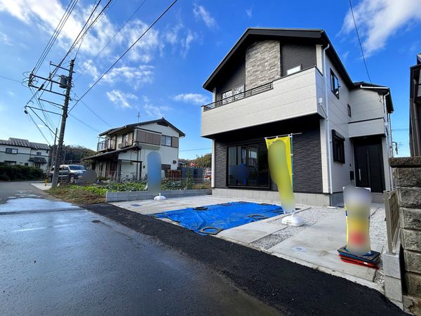 八王子市上柚木 新築戸建1号棟 前面道路含む外観