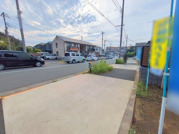 八王子市長房町 新築戸建2号棟 前面道路含む外観 八王子市長房町 新築戸建2号棟 前面道路含む外観