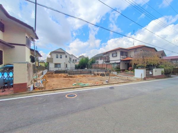 前面道路含む外観