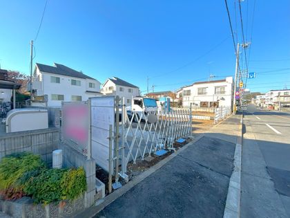 日野市多摩平6丁目 新築戸建 2号棟 前面道路含む外観