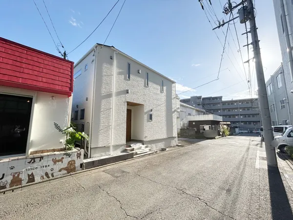 北西側前面道路