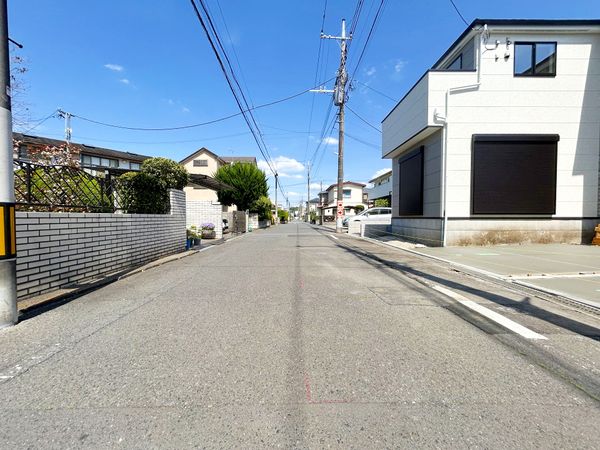 日野市多摩平3丁目 新築戸建 2号棟 前面道路含む外観